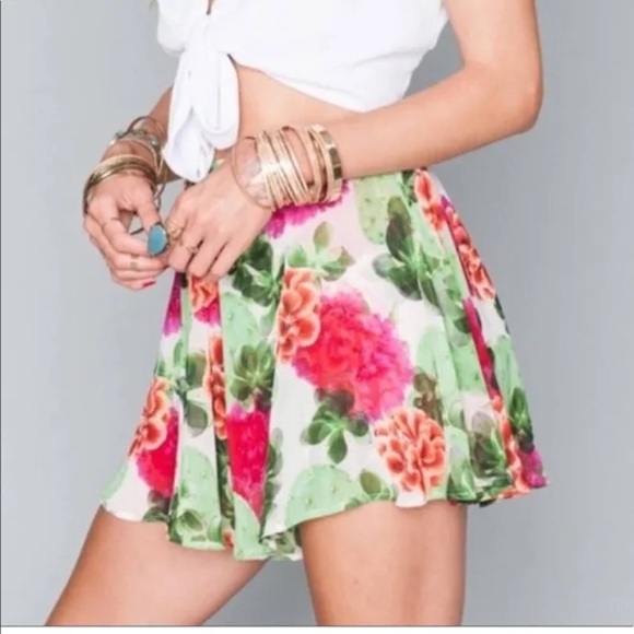 Show Me Your MuMu Pants - SHOW ME YOUR MUMU CARLOS SWING SHORTS IN CACTUS BLOOM SUMMER BEACH TRENDY
